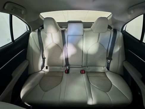 Used 2020 Toyota Camry SE FWD image 29