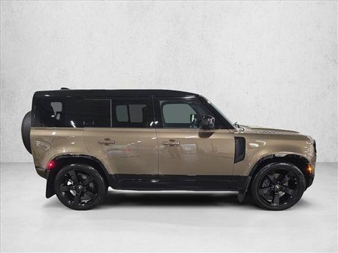 Used 2025 Land Rover Defender 110 X-Dynamic SE AWD/4WD image 4