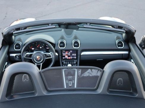Used 2017 Porsche 718 Boxster image 16