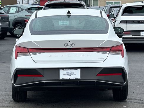 New 2026 Hyundai Elantra Blue FWD image 5
