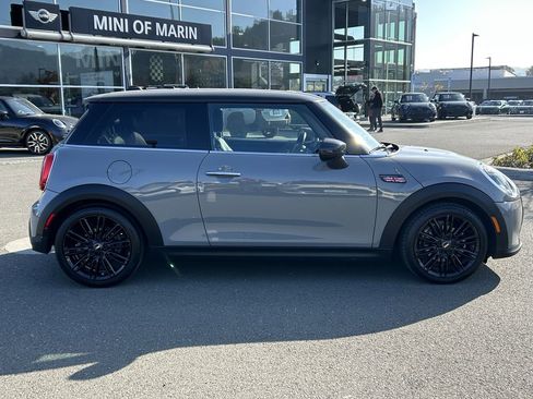 Used 2022 MINI Cooper 2-Door Hardtop image 6
