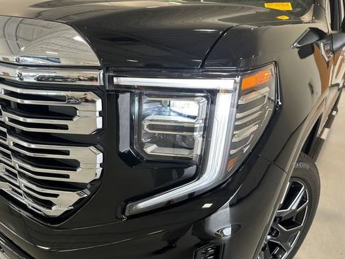 Used 2025 GMC Sierra 1500 Denali w/ Technology Package AWD/4WD image 9