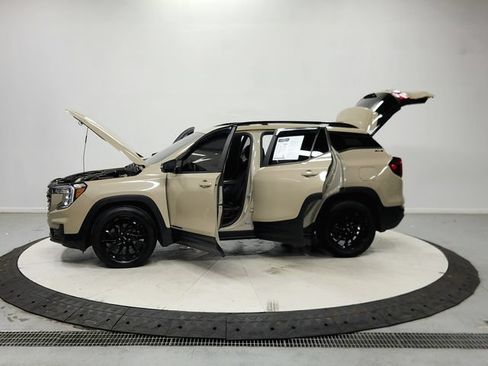 Used 2023 GMC Terrain SLE w/ Driver Convenience Package FWD image 13