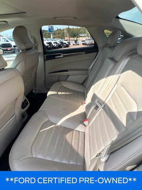 Used 2017 Ford Fusion SE w/ Fusion SE Technology Package FWD image 10