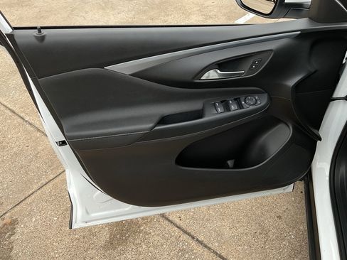 Used 2025 Buick Envista Preferred image 13