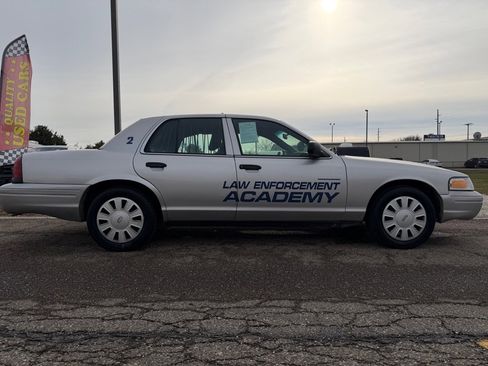 Used 2008 Ford Crown Victoria Police Interceptor image 19