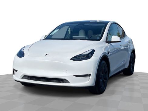 Used 2024 Tesla Model Y Long Range AWD/4WD image 1