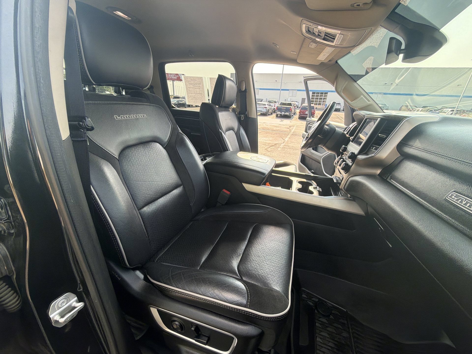 Used 2020 RAM 1500 Laramie AWD/4WD image 23