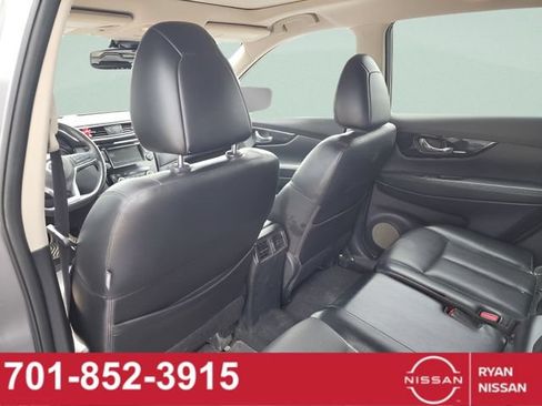 Used 2018 Nissan Rogue SL w/ Premium Package AWD/4WD image 12