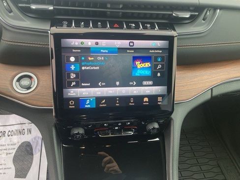 Used 2024 Jeep Grand Cherokee L Summit w/ High Altitude Package image 16