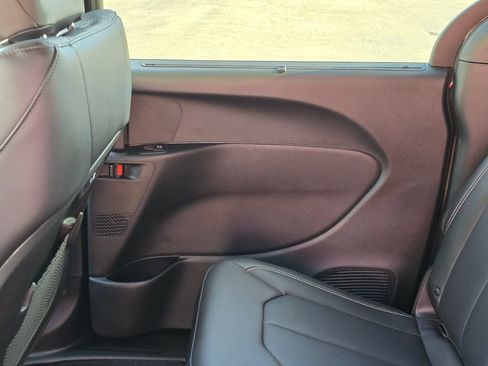 New 2026 Chrysler Pacifica Select w/ S Appearance Package FWD image 38
