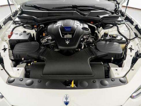 Used 2023 Maserati Ghibli Modena RWD image 59
