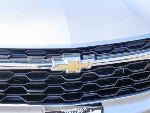 Used 2025 Chevrolet Trax LT FWD image 13
