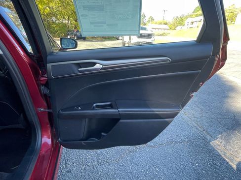 Used 2018 Ford Fusion SE w/ Fusion SE Technology Package image 23