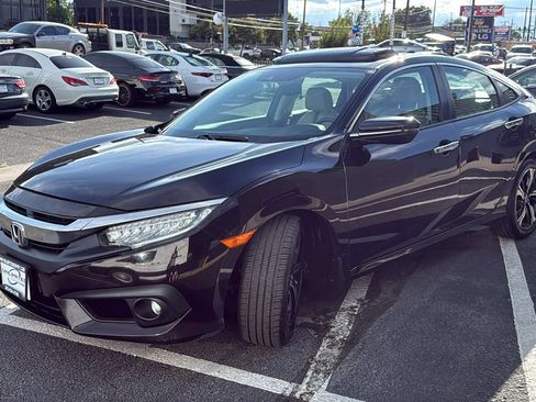 Used 2018 Honda Civic Touring image 7
