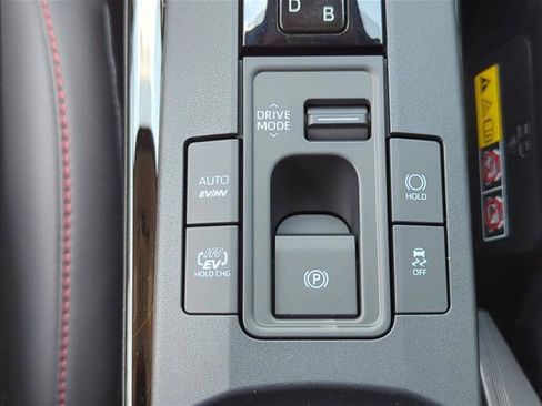 Used 2025 Toyota Prius Plug-In Hybrid FWD image 16