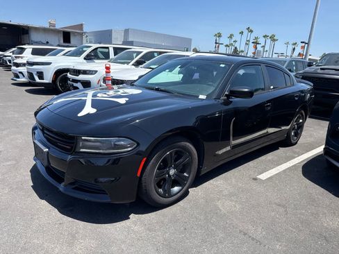Used 2018 Dodge Charger SXT RWD image 11