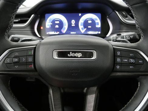 Used 2023 Jeep Grand Cherokee L Limited w/ Luxury Tech Group II AWD/4WD image 17
