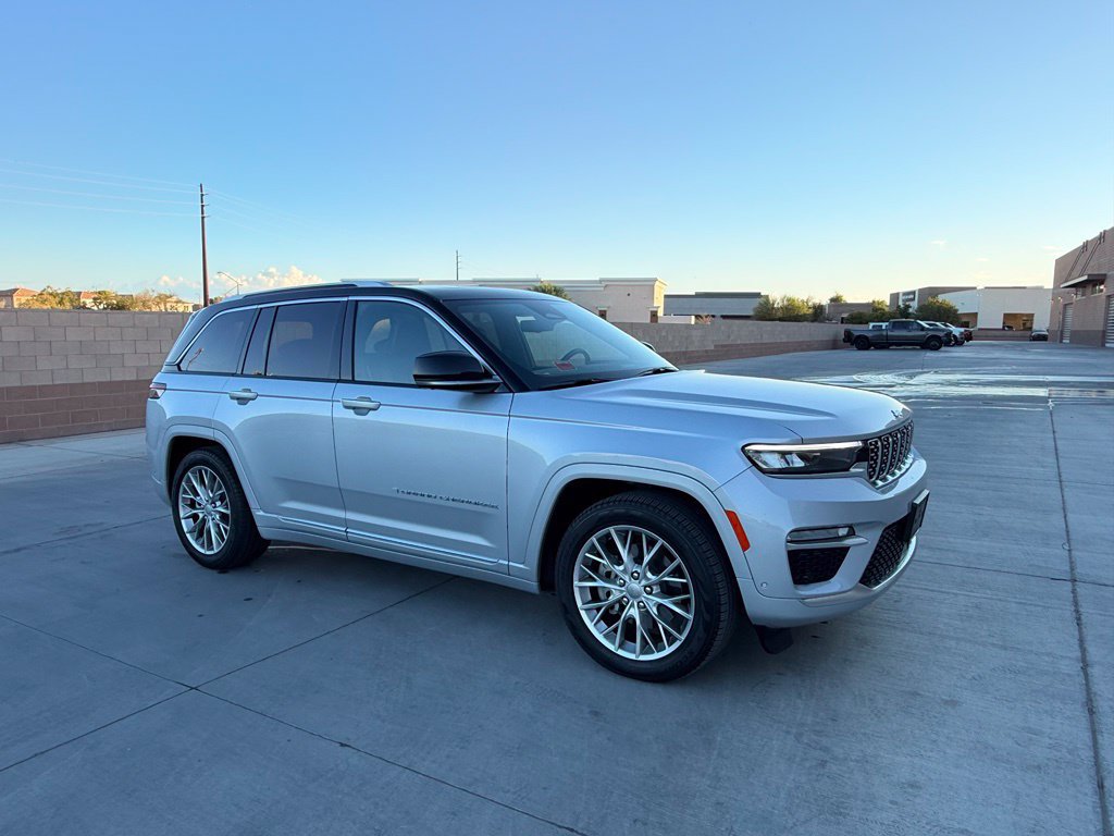 Used 2024 Jeep Grand Cherokee Summit w/ Advanced Protech Group IV AWD/4WD image 4