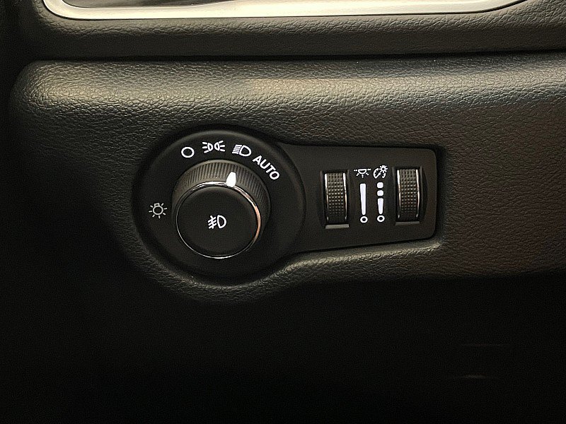 Used 2026 Chrysler Pacifica Select FWD image 17