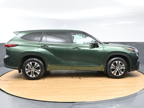 Used 2023 Toyota Highlander XLE AWD/4WD image 8