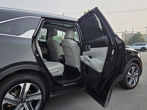 Certified 2023 Kia Sorento SX Prestige w/ Panoramic Sunroof Package AWD/4WD image 36