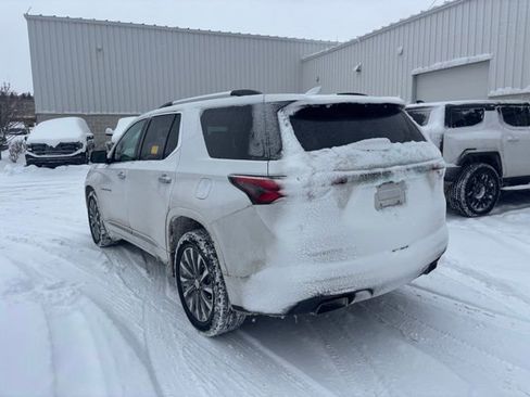 Used 2023 Chevrolet Traverse Premier image 7