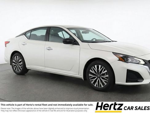 Used 2025 Nissan Altima 2.5 SV FWD image 1