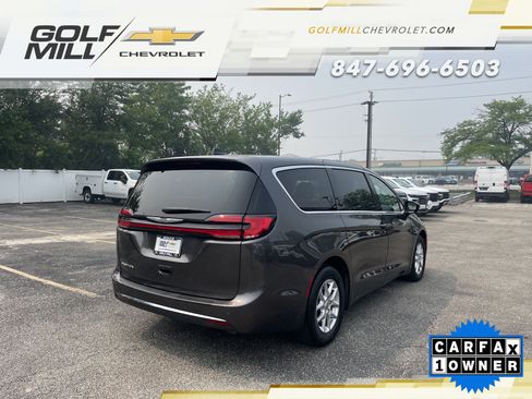 Used 2023 Chrysler Pacifica Touring-L FWD image 7