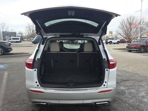 Used 2020 Buick Enclave Essence image 7