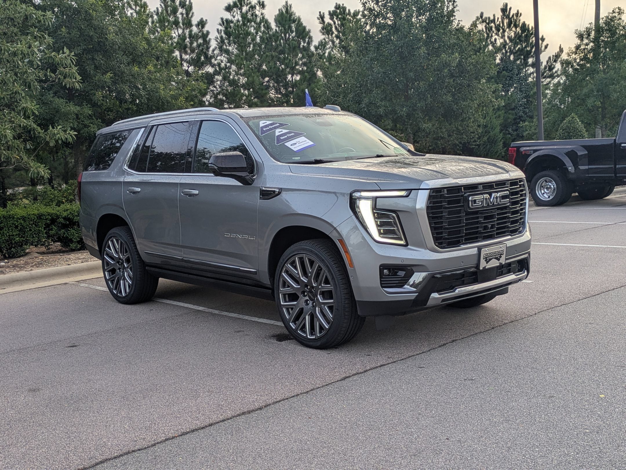 Used 2025 GMC Yukon Denali Ultimate AWD/4WD image 2