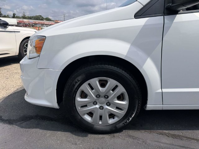 Used 2018 Dodge Grand Caravan SE w/ UConnect Hands-Free Group FWD image 7