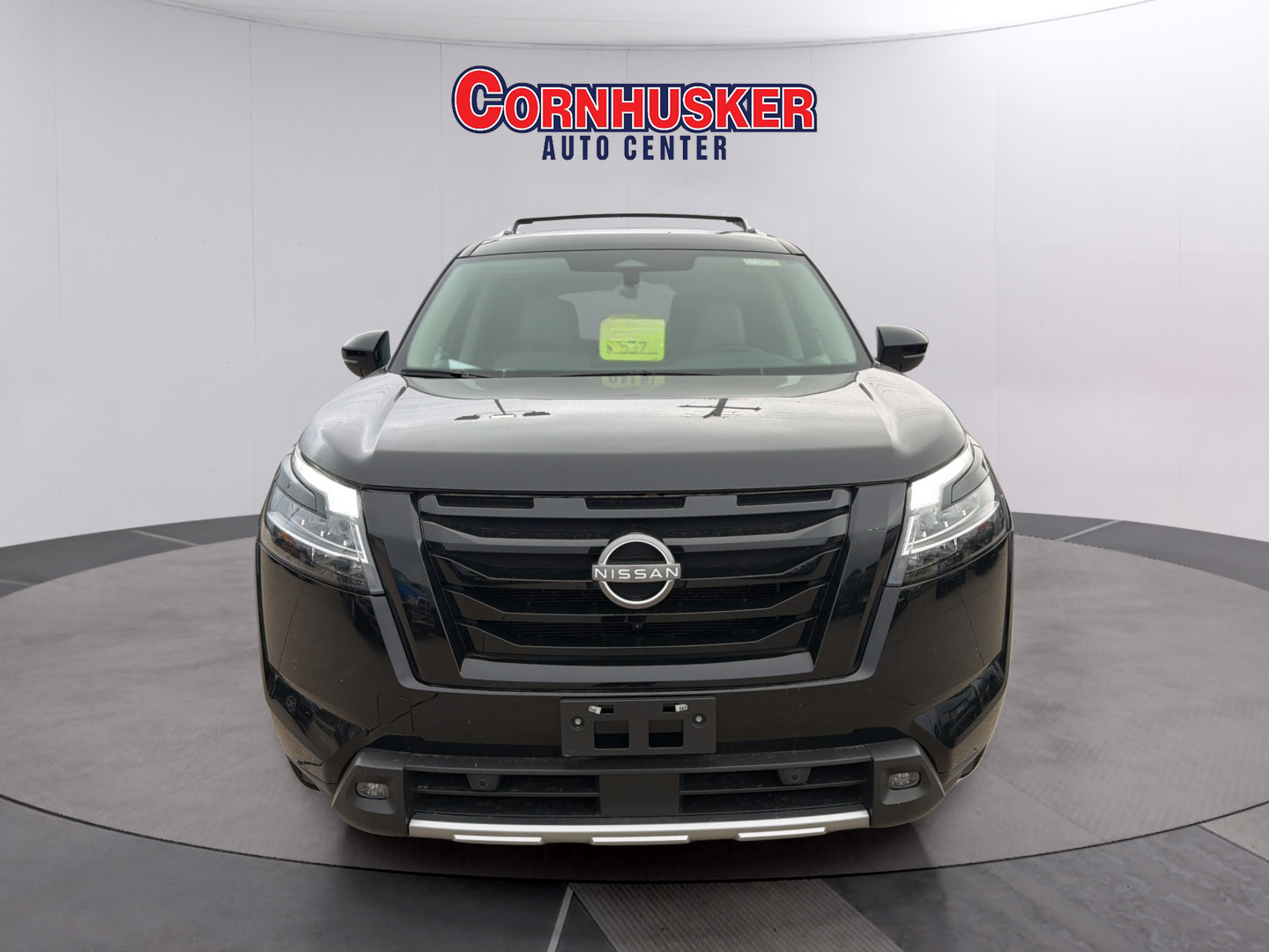 Used 2023 Nissan Pathfinder SL w/ Black Appearance Package AWD/4WD image 2