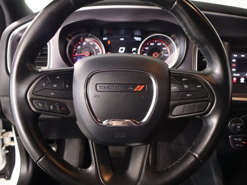 Used 2020 Dodge Charger SXT RWD image 3
