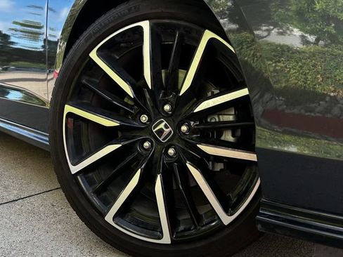 Used 2024 Honda Accord Touring image 11