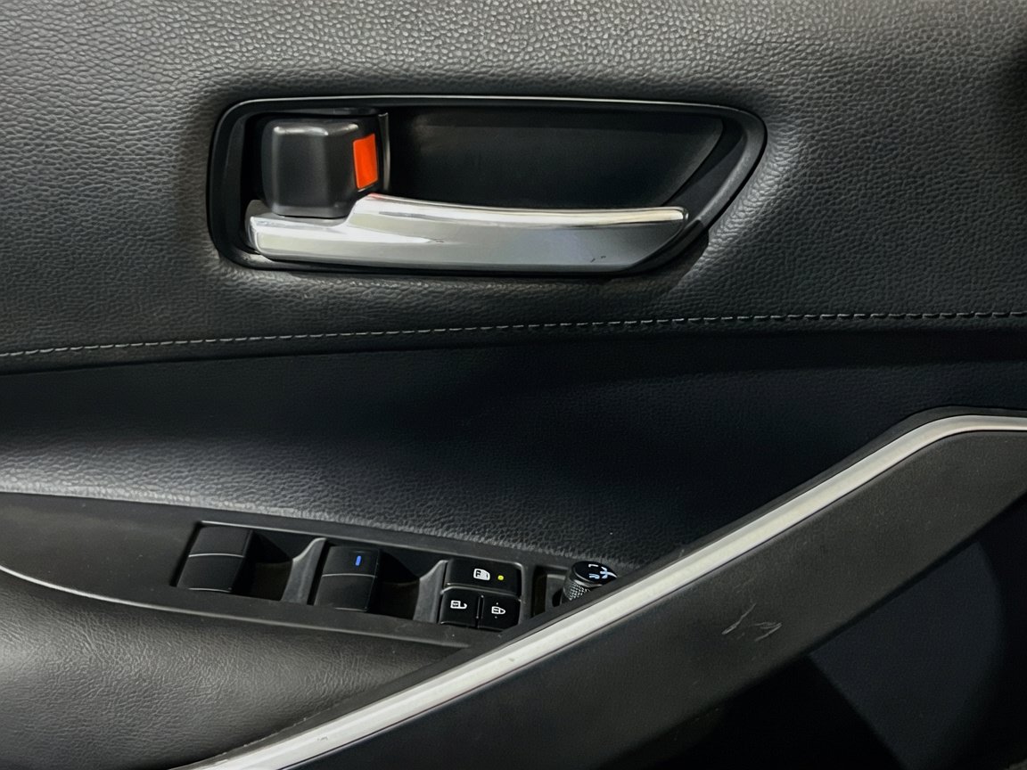 Used 2020 Toyota Corolla SE FWD image 13