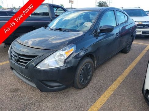 Used 2019 Nissan Versa SV FWD image 1