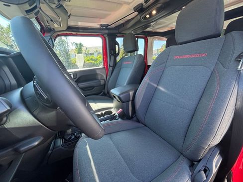Used 2025 Jeep Wrangler Unlimited Rubicon AWD/4WD image 37