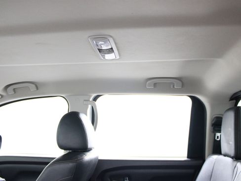 Used 2018 Nissan Titan SL RWD image 21