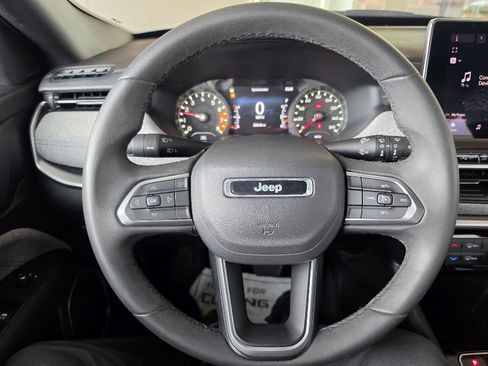 Used 2024 Jeep Compass Latitude AWD/4WD image 20