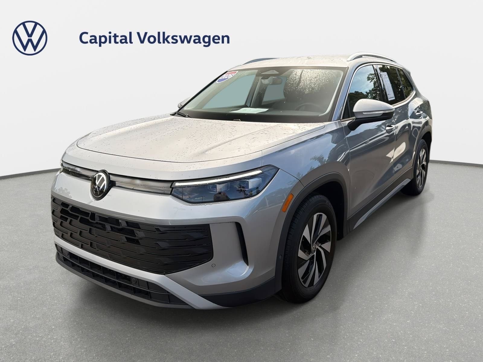 Used 2026 Volkswagen Tiguan S FWD image 1