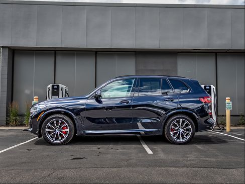 Used 2021 BMW X5 M50i w/ Executive Package AWD/4WD image 2