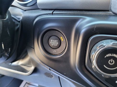 Used 2023 Jeep Gladiator Willys image 21