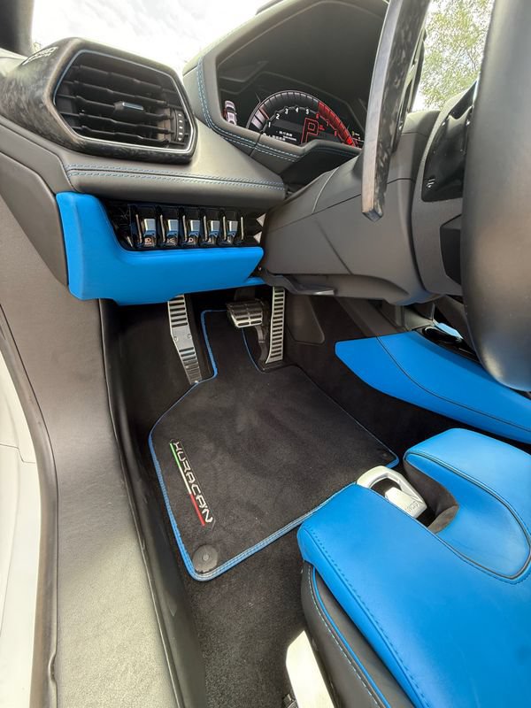 Used 2021 Lamborghini Huracan EVO RWD image 15