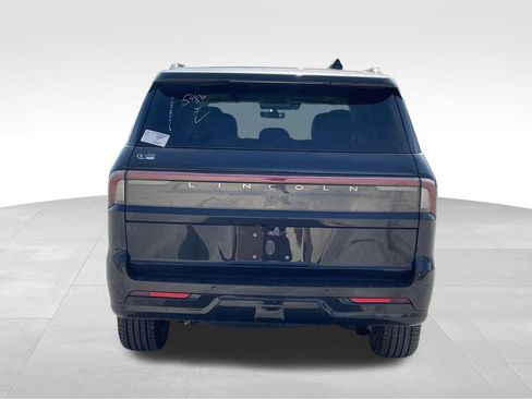 New 2026 Lincoln Navigator Reserve w/ Jet Appearance Package AWD/4WD image 4