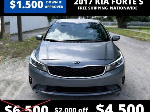 Used 2017 Kia Forte S image 2