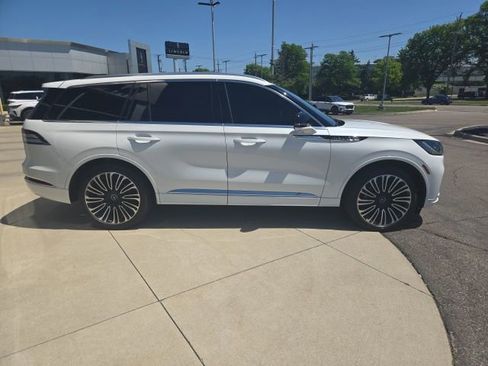 Used 2025 Lincoln Aviator Black Label AWD/4WD image 2