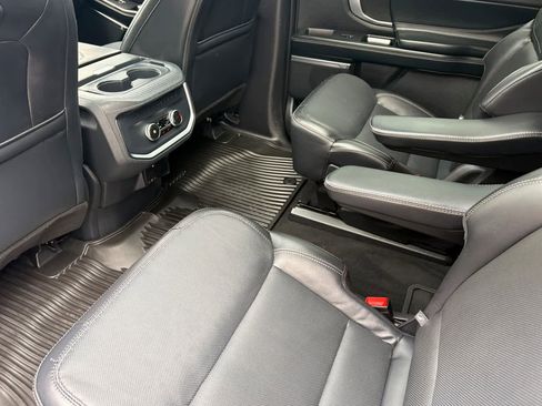 Used 2025 Ford Expedition Max Platinum w/ Stealth Appearance Package AWD/4WD image 4