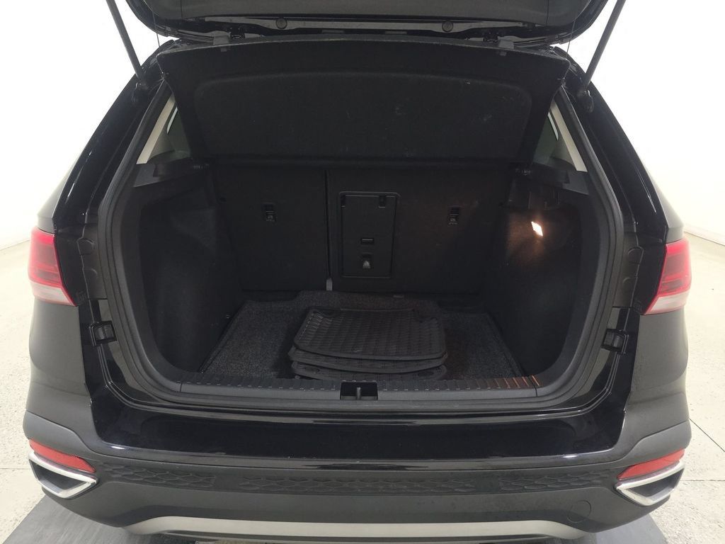 Used 2023 Volkswagen Taos SE w/ Panoramic Sunroof Package FWD image 15