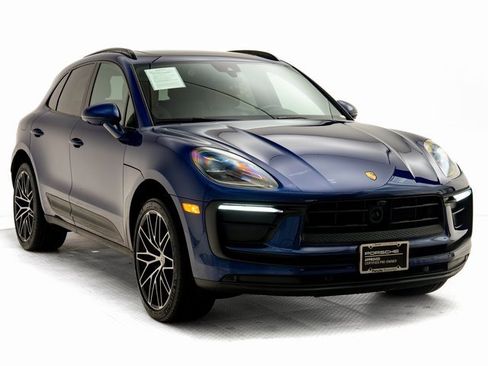 Used 2025 Porsche Macan image 33